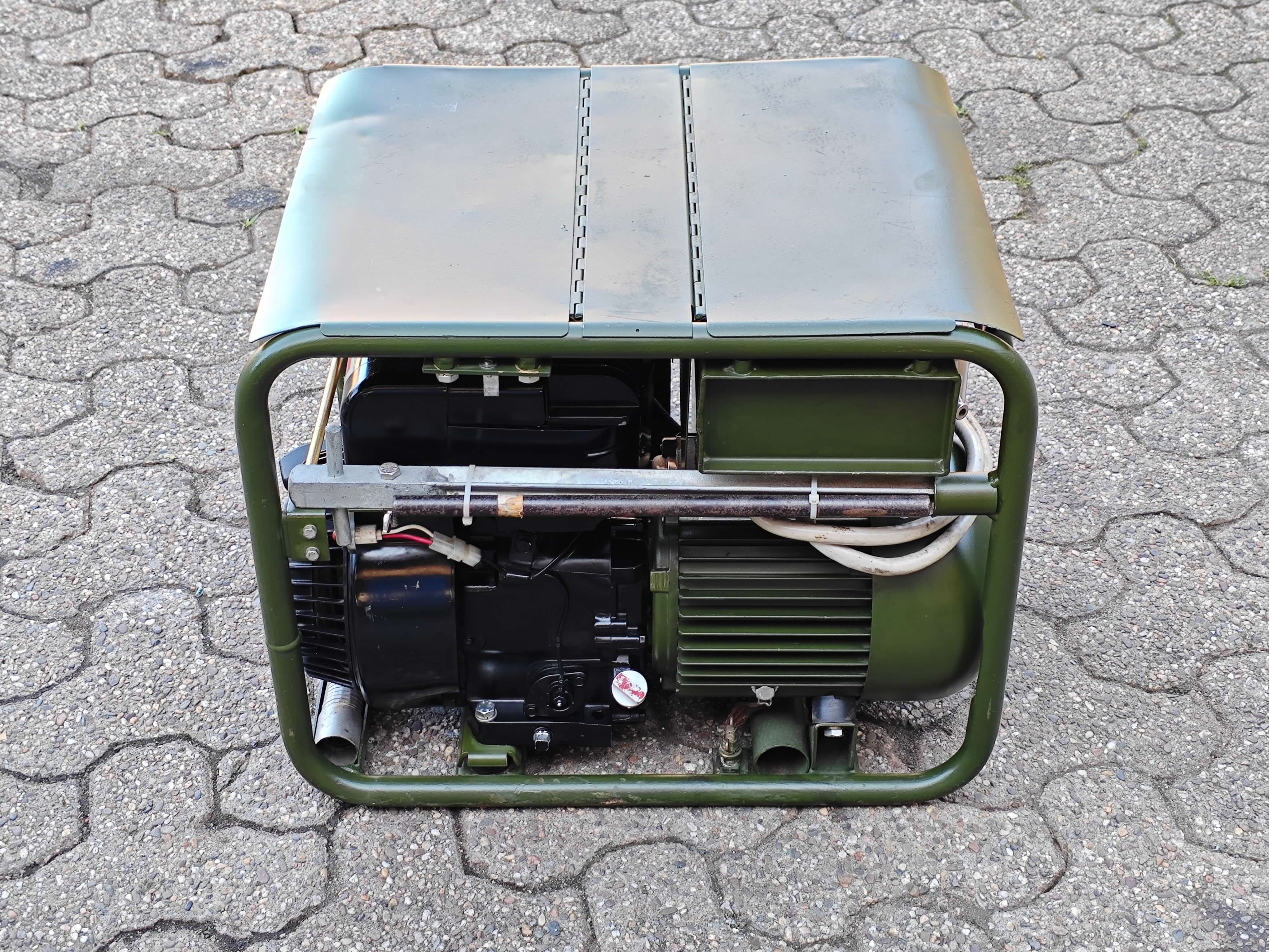 Stromaggregat Bundeswehr Bosch 1,2 kW – 220 V / 24 V