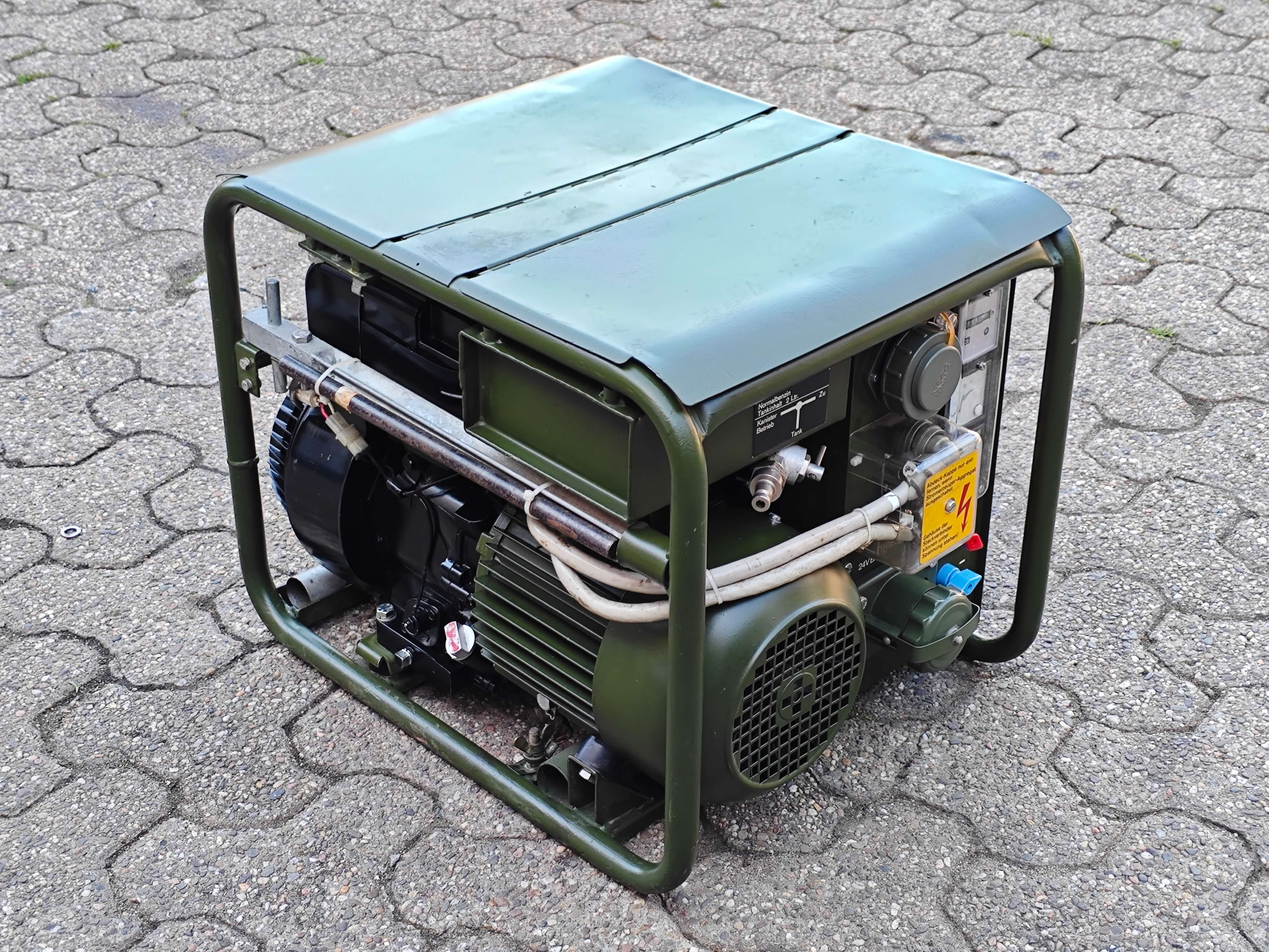Stromaggregat Bundeswehr Bosch 1,2 kW – 220 V / 24 V